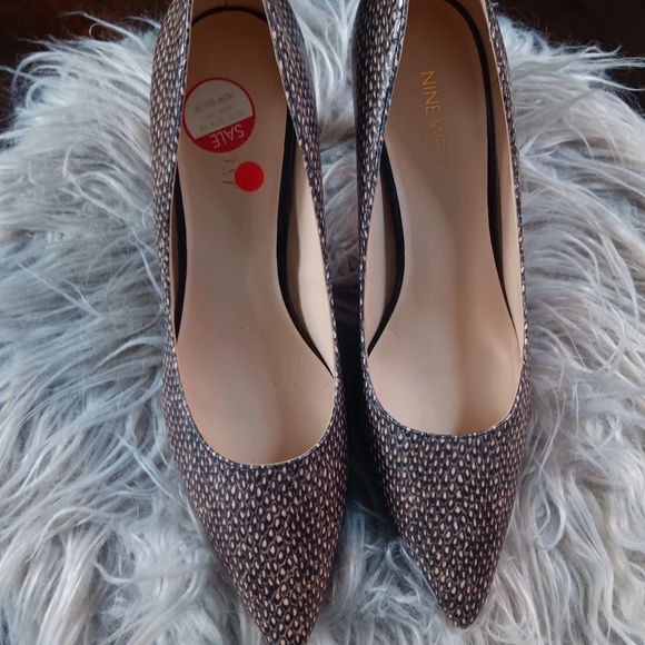 Nine West printed pumps Size 10 - Picture 3 of 6